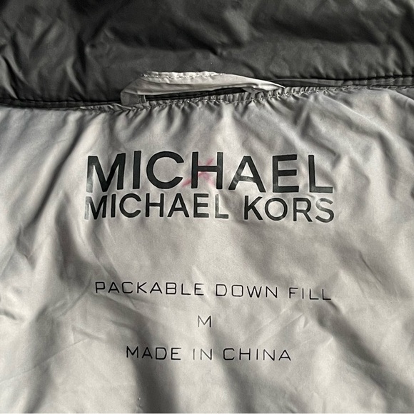 Michael Kors Packable Down Puffer Jacket Women’s Size M Big Logo Spell Out Black - Picture 8 of 10